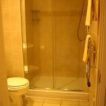 Simpson'S Apartments Давентри Номер фото